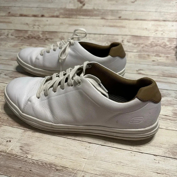Skechers Relaxed Fit Sneakers Men’s Size 10 Memory Foam White Leather - Picture 1 of 9